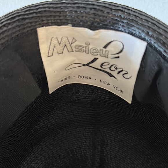 Vintage M’sieu Leon black cloche hat with white detail - Picture 8 of 9